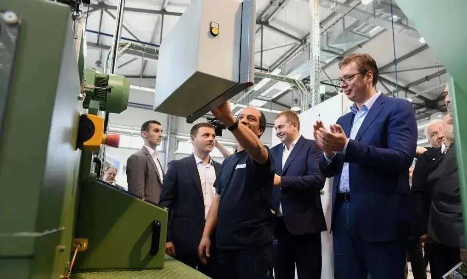 波兰超级联赛_从16亿到零波兰超级联赛，塞尔维亚全面暂停军火出口，只因被俄指背刺？武契奇陷入两难选择！