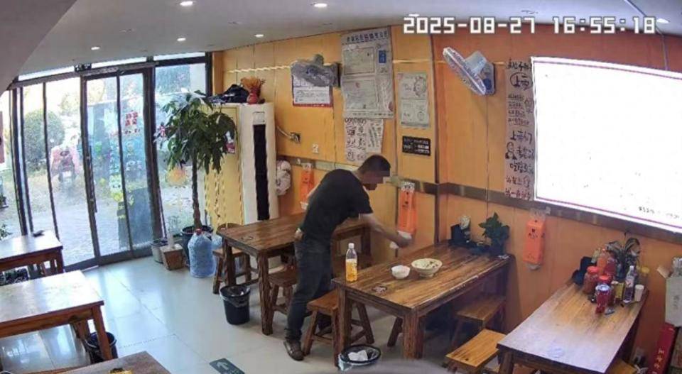 神户胜利船vs橫滨水手
_用餐男子5分钟抽40张纸巾擦拭神户胜利船vs橫滨水手
，老板娘怒发视频称太浪费；律师：发视频要注意法律风险