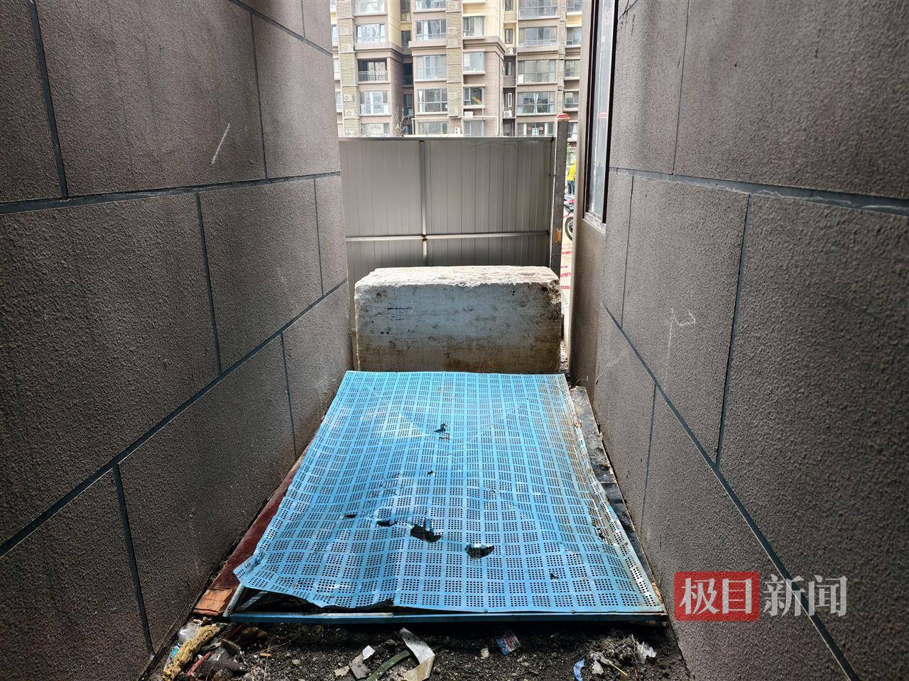 皇冠信用網如何申请_西安11岁男孩玩耍时坠入10多米深井身亡皇冠信用網如何申请,井口外连夜设置围挡,警方等部门介入调查