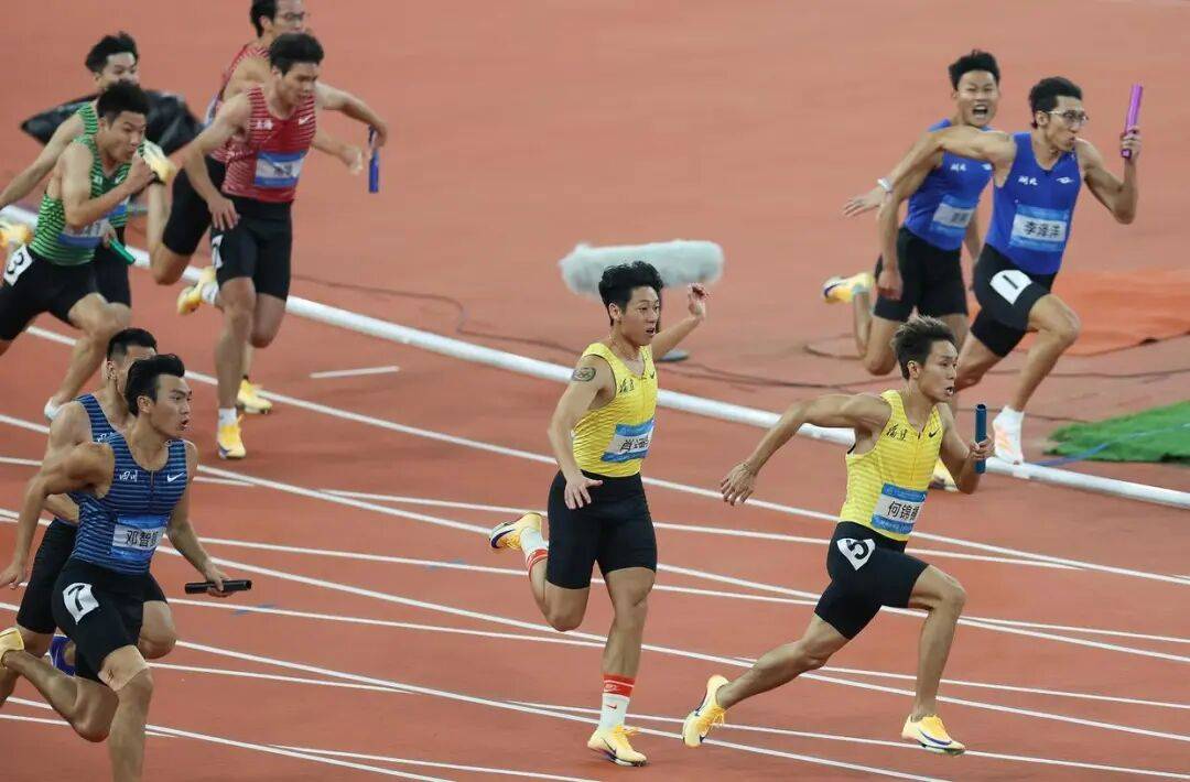 皇冠信用登1
_“夺冠能偷偷亲你一下不？”十五运会上皇冠信用登1
，这对田径CP的赛场之吻甜上热搜！