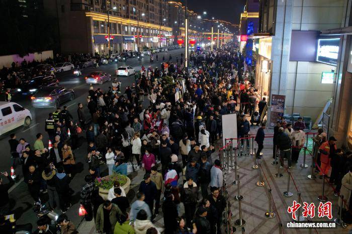 英格兰联赛
_安徽广德“三件套”出圈 江浙等地游客排队打卡